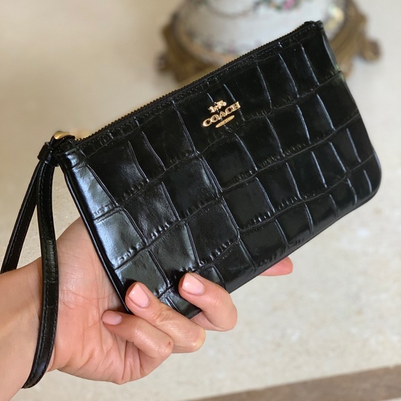 Coach Handbags - NWT❗️Coach large Wristlet